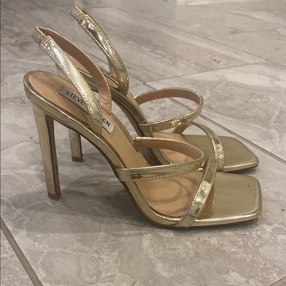 Steve Madden Gold Patent Gracey Strappy Sandel - Picture 3 of 5